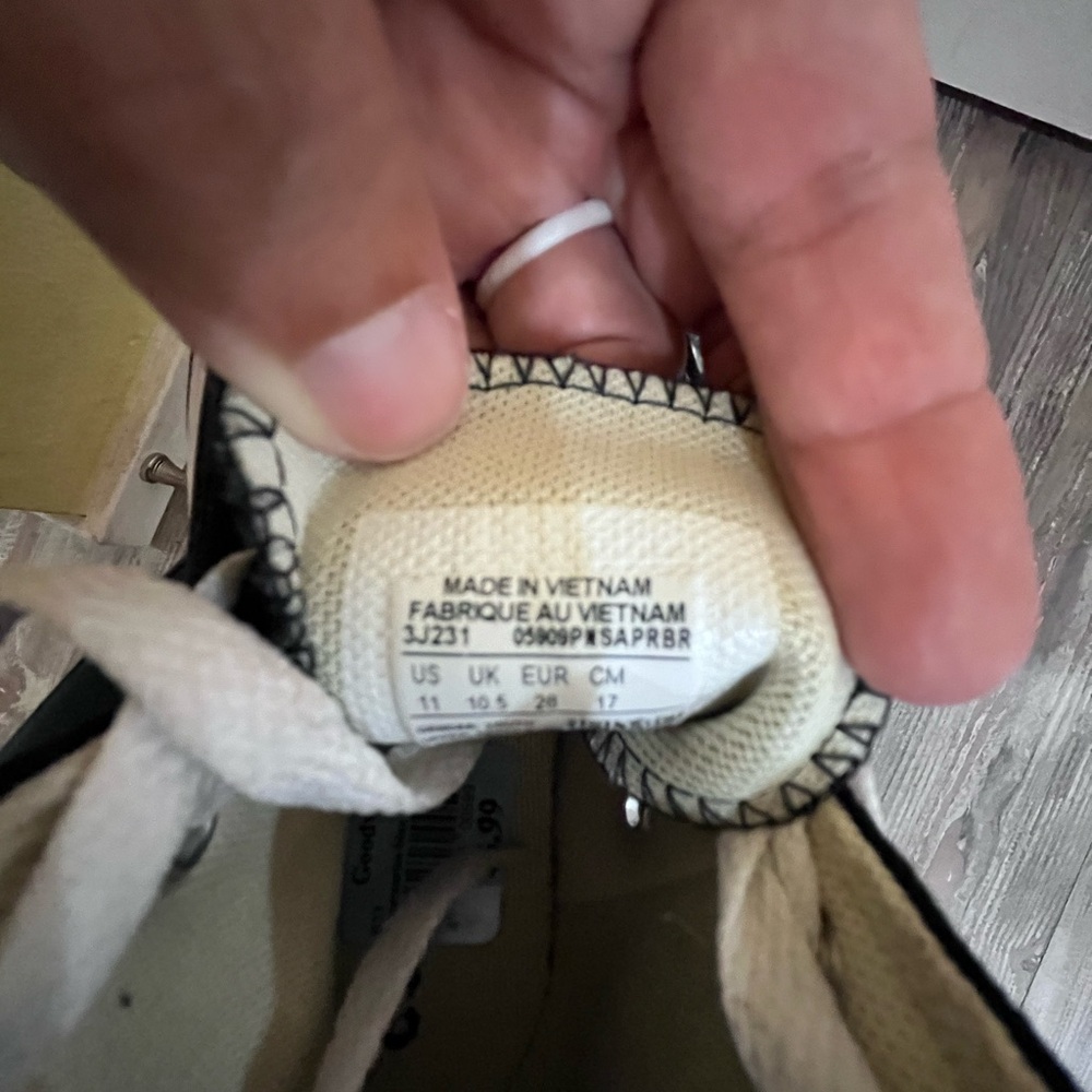 Kids size 11 Converse Chuck Taylor Black and White High-Tops - Picture 6 of 6
